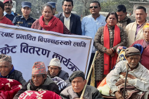 राहात_वितरण.jpg