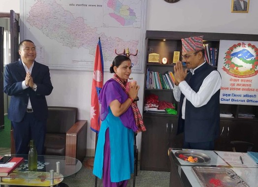 २०८२ भाद्र महिनाको उत्कृष्ट कर्मचारी यस कार्यालयमा कार्यरत खरिदार श्री अनिता देवकोटा विष्टलाई छनौट गरी सम्मान गरियो ।