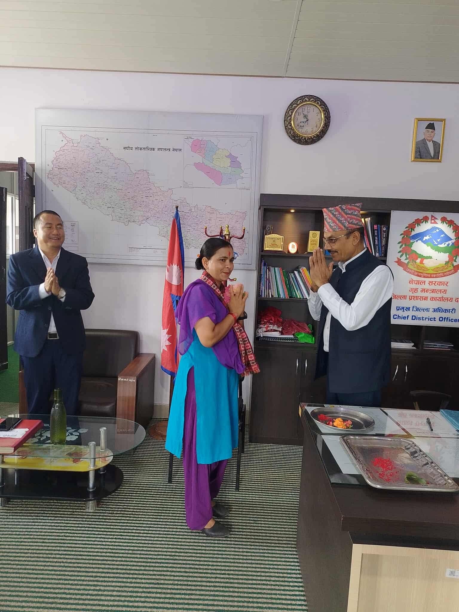 २०८२ भाद्र महिनाको उत्कृष्ट कर्मचारी यस कार्यालयमा कार्यरत खरिदार श्री अनिता देवकोटा विष्टलाई छनौट गरी सम्मान गरियो ।
